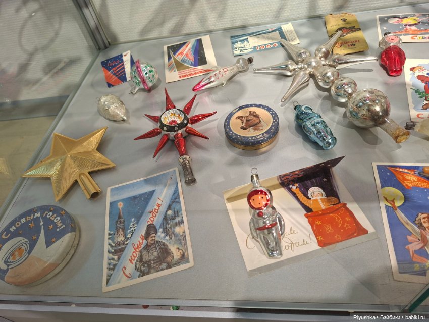 Выставка советских ёлочных игрушек и новогодних украшений