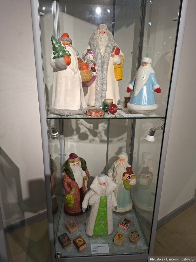 Выставка советских ёлочных игрушек и новогодних украшений