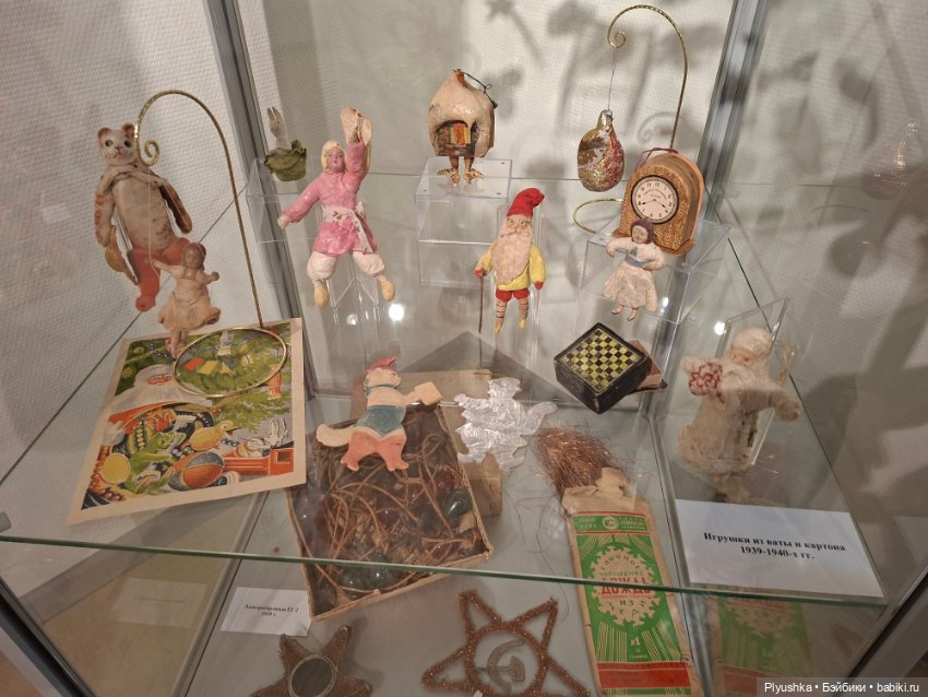 Выставка советских ёлочных игрушек и новогодних украшений