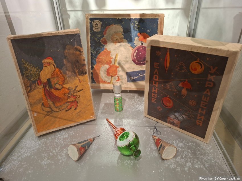Выставка советских ёлочных игрушек и новогодних украшений