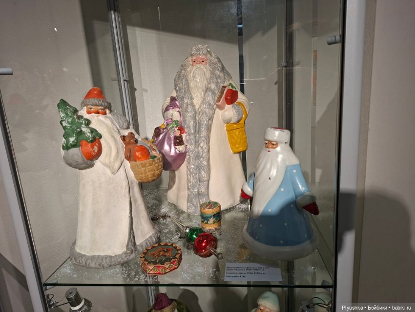 Выставка советских ёлочных игрушек и новогодних украшений