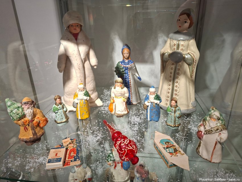 Выставка советских ёлочных игрушек и новогодних украшений