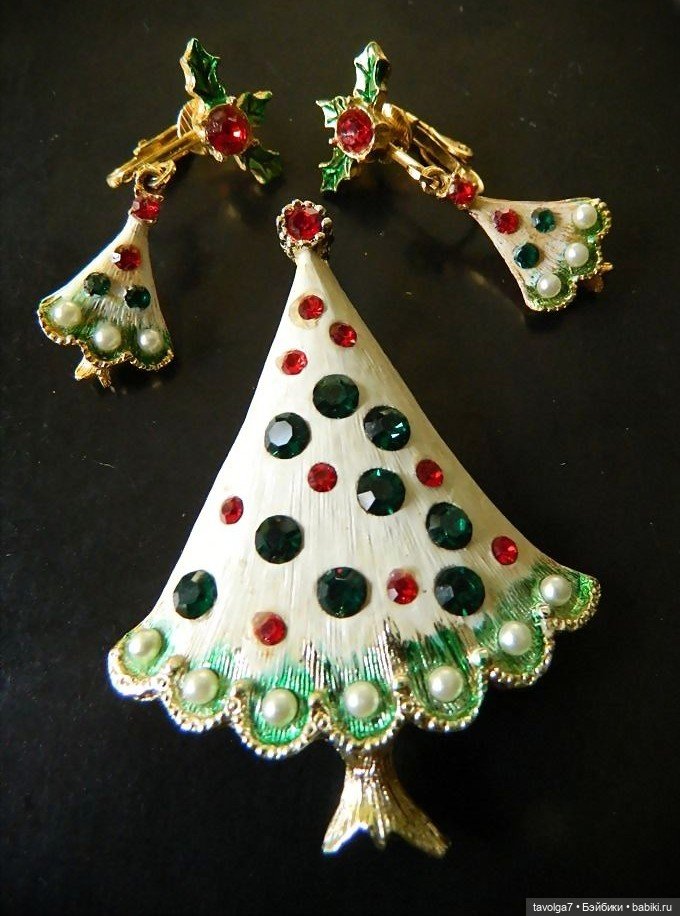 Новогодние обложки The New Yorker, винтажные броши и шарики (фото 5)