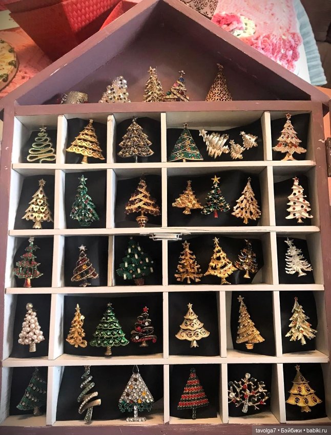 Новогодние обложки The New Yorker, винтажные броши и шарики (фото 3)