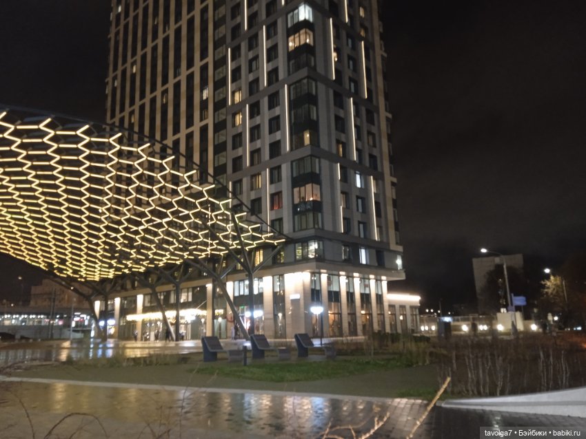 Rainbow High Junior Skyler первая прогулка по Москве