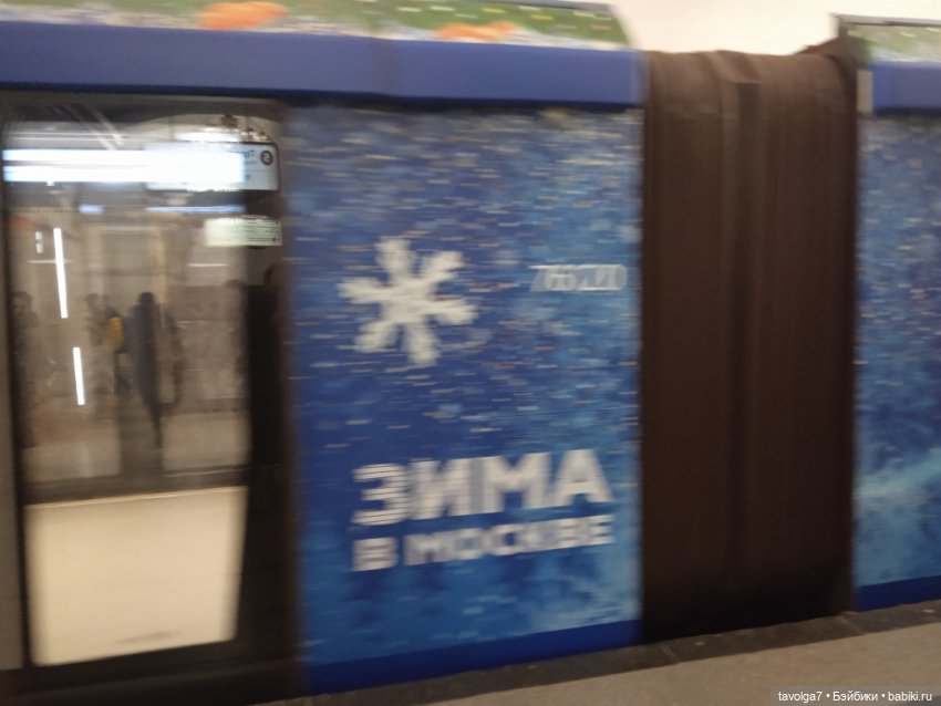 Rainbow High Junior Skyler первая прогулка по Москве