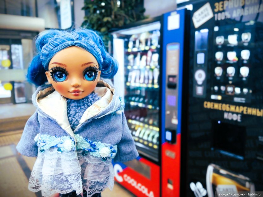 Rainbow High Junior Skyler первая прогулка по Москве (фото 8)