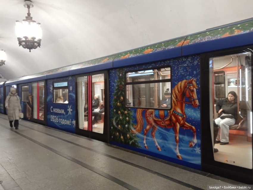 Rainbow High Junior Skyler первая прогулка по Москве