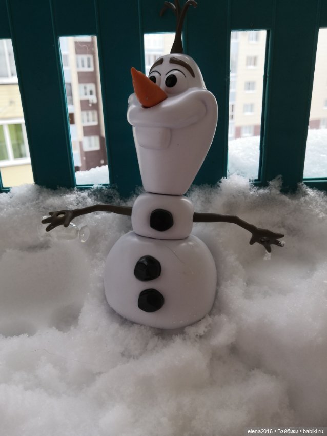 В январе много снега во дворе