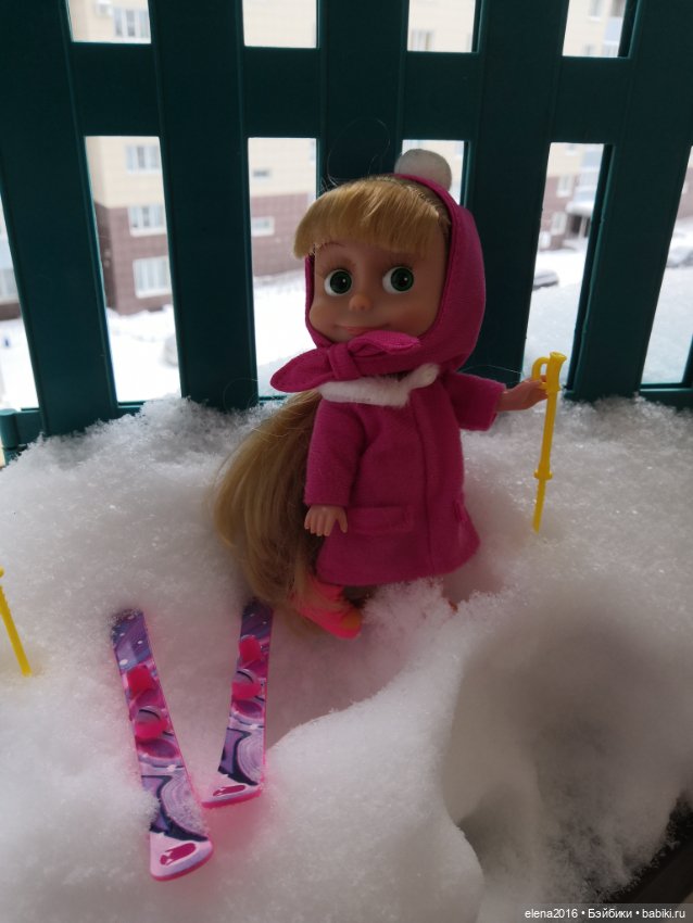 В январе много снега во дворе