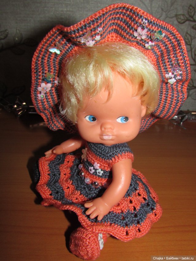 Авторский вязаный наряд\комплект с шляпой "Цветочная Фея-1" на кукол ГДР Кисс Ми \ Kiss Me (фото 3)