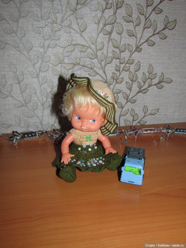 Авторский вязаный наряд\комплект с шляпой "Цветочная Фея-2" на кукол ГДР Кисс Ми \ Kiss Me (фото 10)