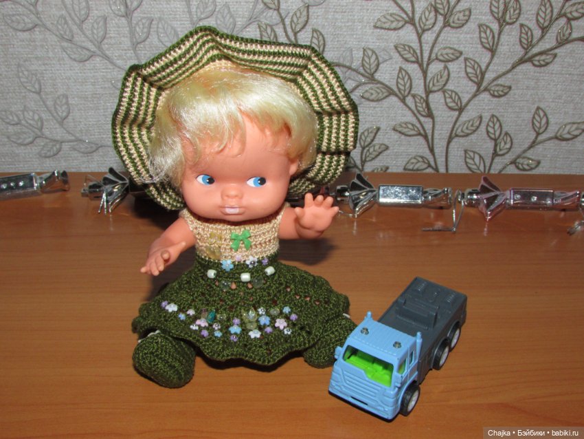Авторский вязаный наряд\комплект с шляпой "Цветочная Фея-2" на кукол ГДР Кисс Ми \ Kiss Me (фото 7)
