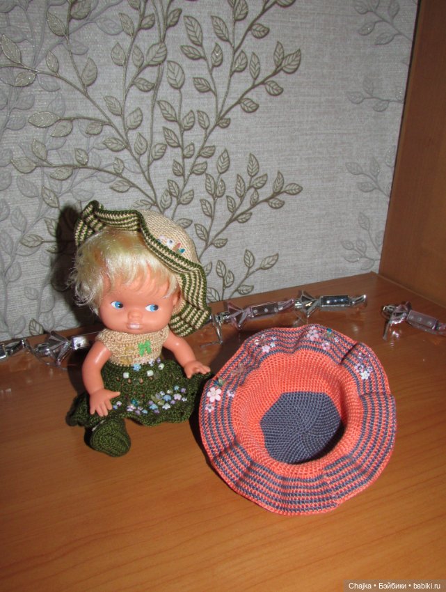Авторский вязаный наряд\комплект с шляпой "Цветочная Фея-2" на кукол ГДР Кисс Ми \ Kiss Me