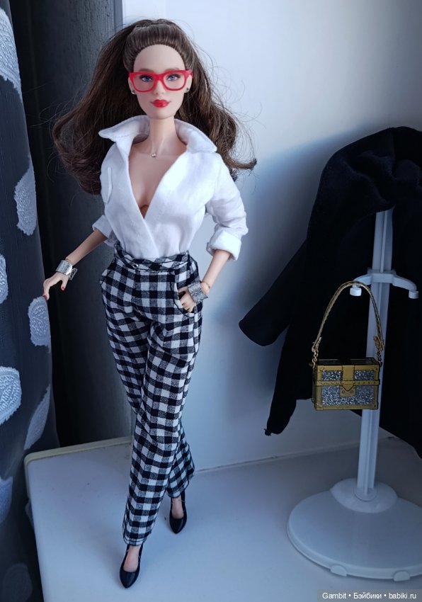 Ванесса офисный планктон или же элегантность:)