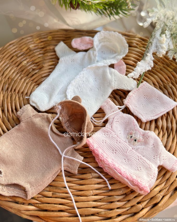 Новые комплекты одежды на миниатюрного младенца (фото 6)