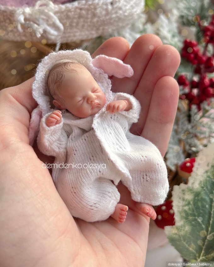 Новые комплекты одежды на миниатюрного младенца (фото 5)