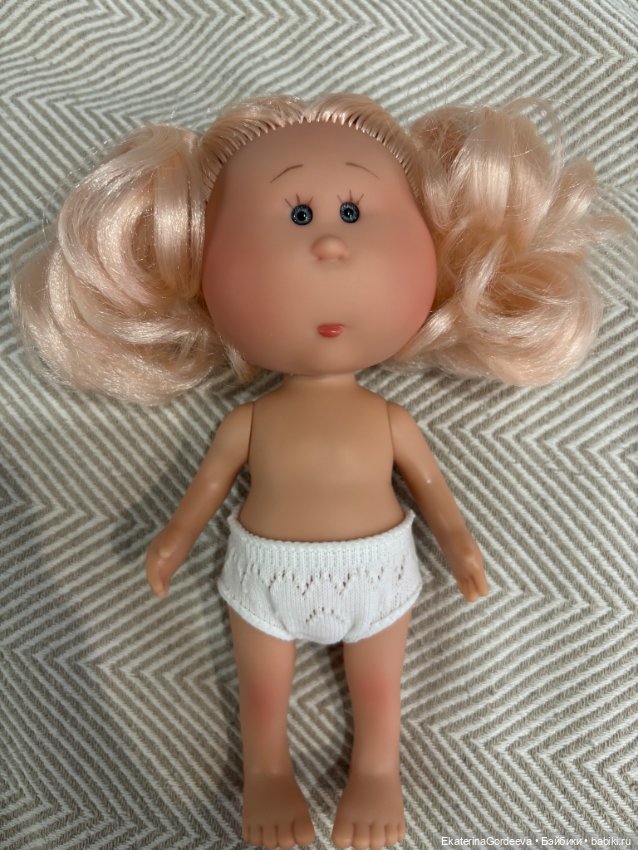 Ванильная булочка — Куклы Nines d'Onil (Нинес): Миа (Mia)