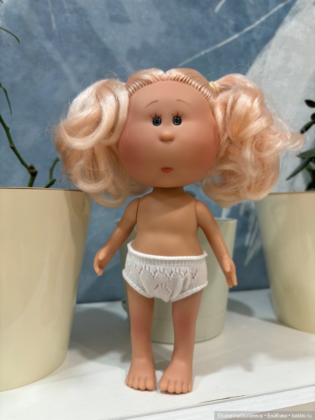 Ванильная булочка — Куклы Nines d'Onil (Нинес): Миа (Mia) (фото 2)