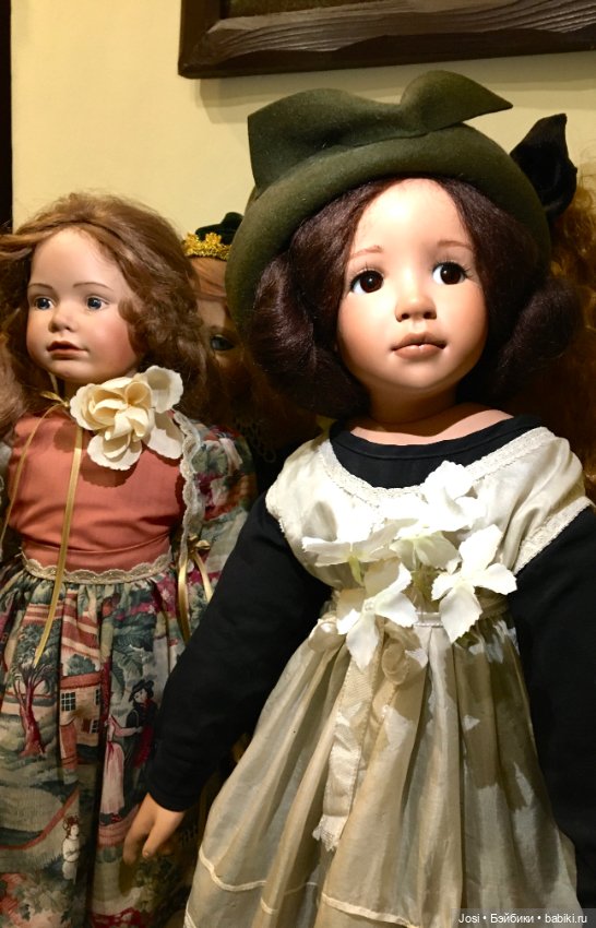 Куколки собираются на выставку