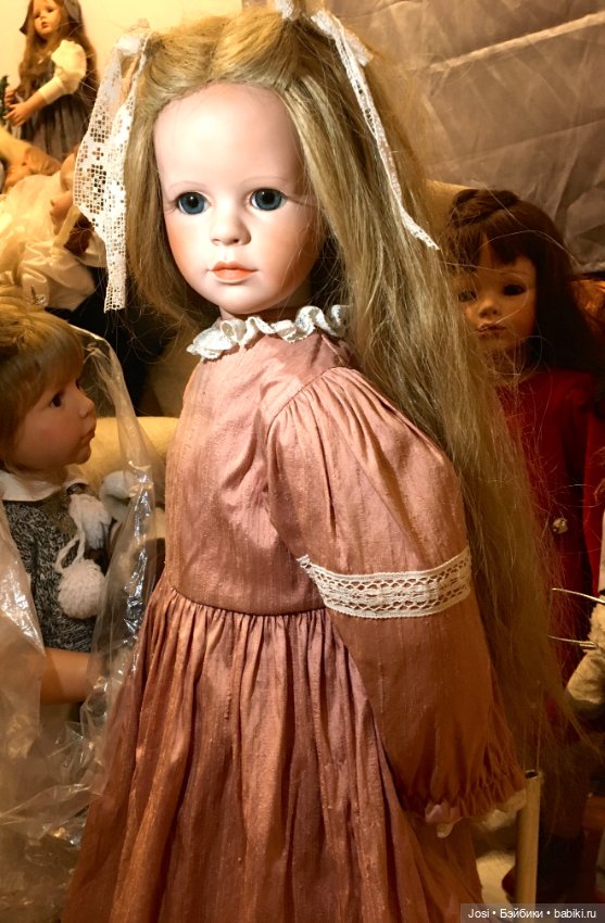 Куколки собираются на выставку