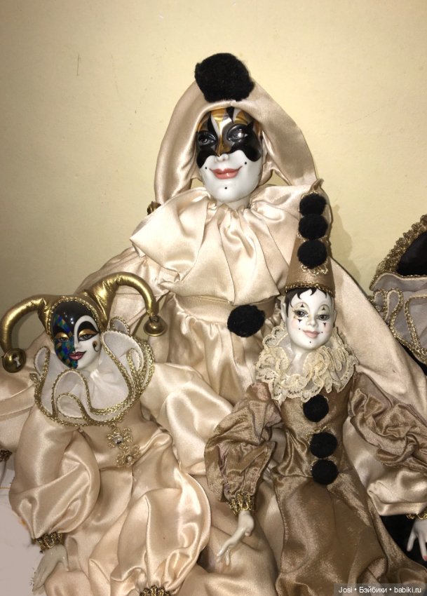 Куколки собираются на выставку