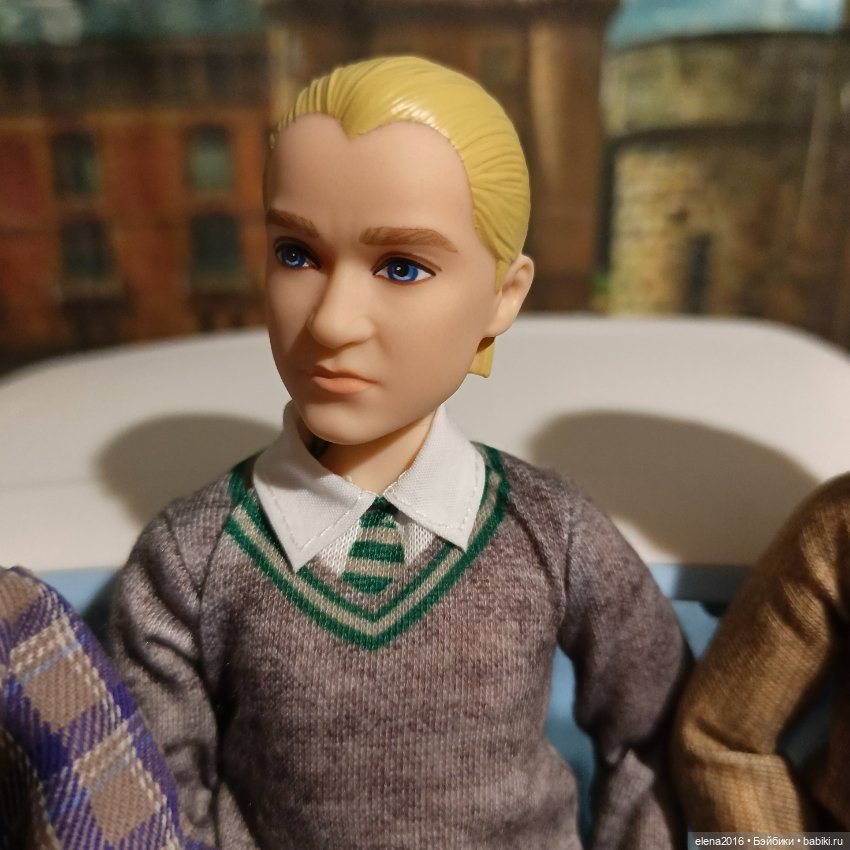 Мы снова и снова читали те сказки,