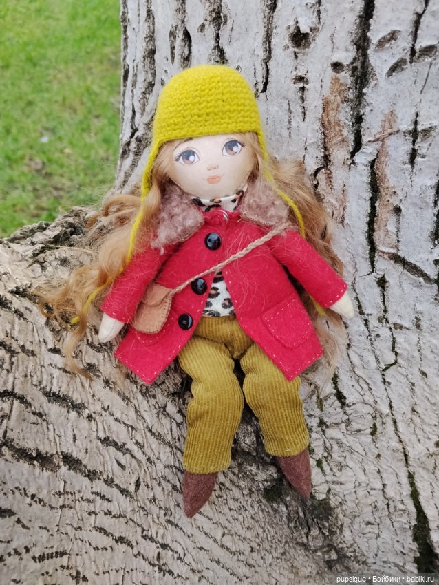 Сегодняшняя прогулка Алины в красном пальто (фото 6)