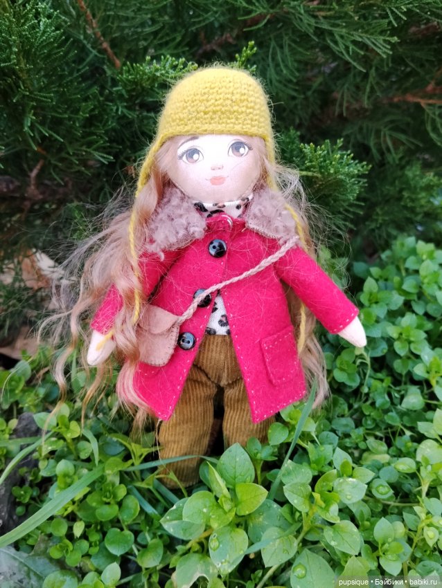 Сегодняшняя прогулка Алины в красном пальто (фото 8)