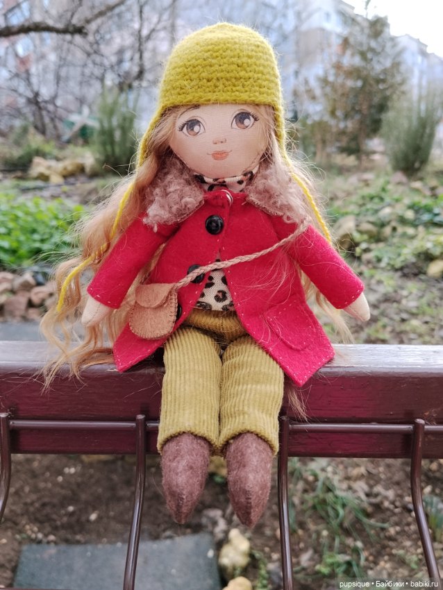 Сегодняшняя прогулка Алины в красном пальто (фото 4)