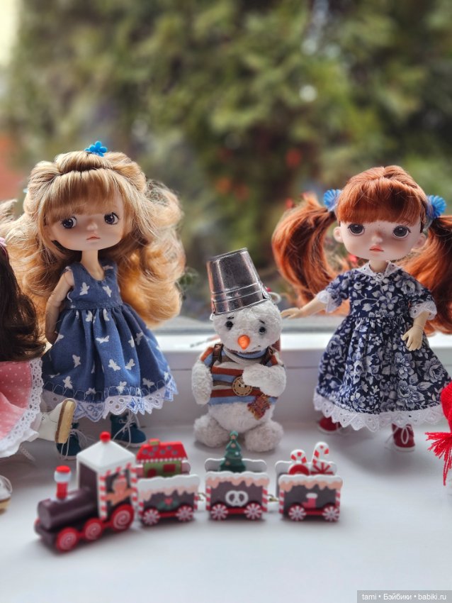 Три непоседы у окна — Куклы Xiaomi Monst (Сяоми) и Pipitom: шарнирные