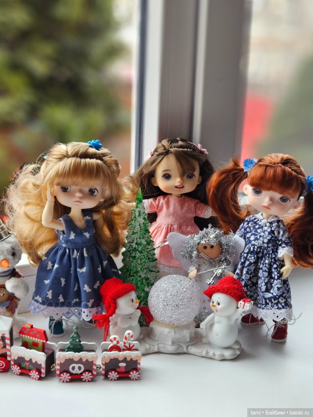 Три непоседы у окна — Куклы Xiaomi Monst (Сяоми) и Pipitom: шарнирные