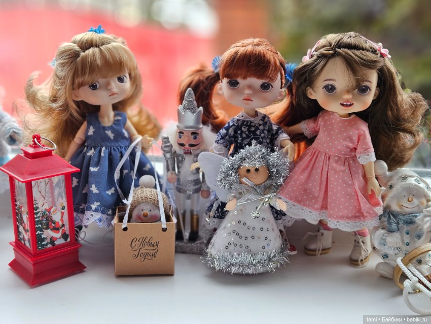 Три непоседы у окна — Куклы Xiaomi Monst (Сяоми) и Pipitom: шарнирные (фото 2)