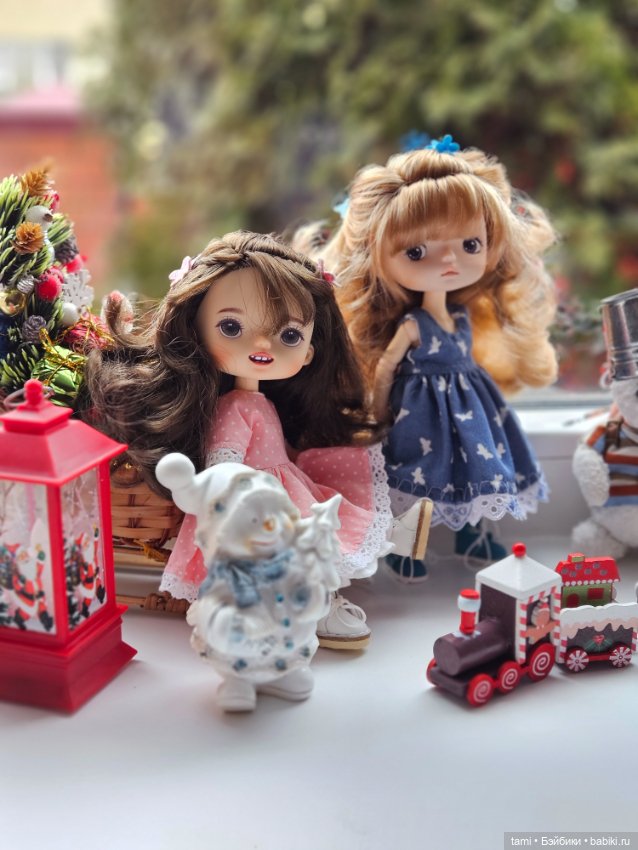 Три непоседы у окна — Куклы Xiaomi Monst (Сяоми) и Pipitom: шарнирные