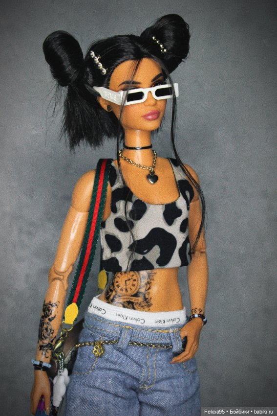 Lina вдохновлённая y2k стилем