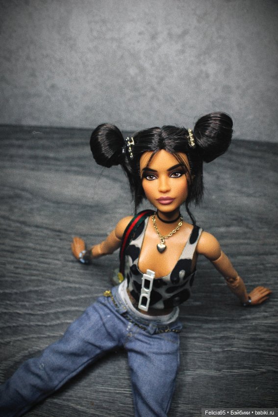 Lina вдохновлённая y2k стилем