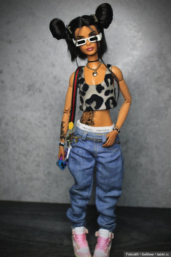 Lina вдохновлённая y2k стилем