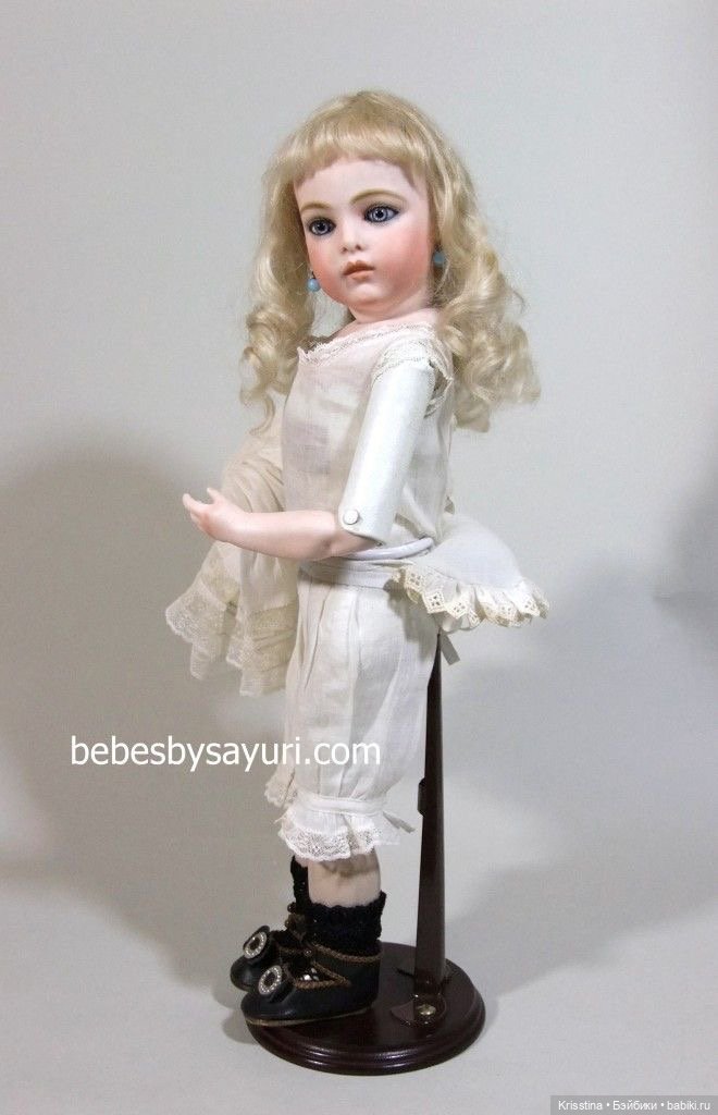 Нижнее бельё и обувь для антикварных кукол