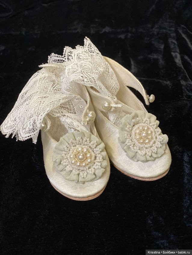Нижнее бельё и обувь для антикварных кукол
