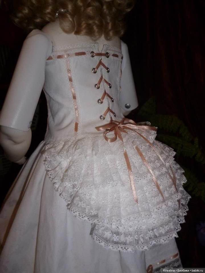 Нижнее бельё и обувь для антикварных кукол