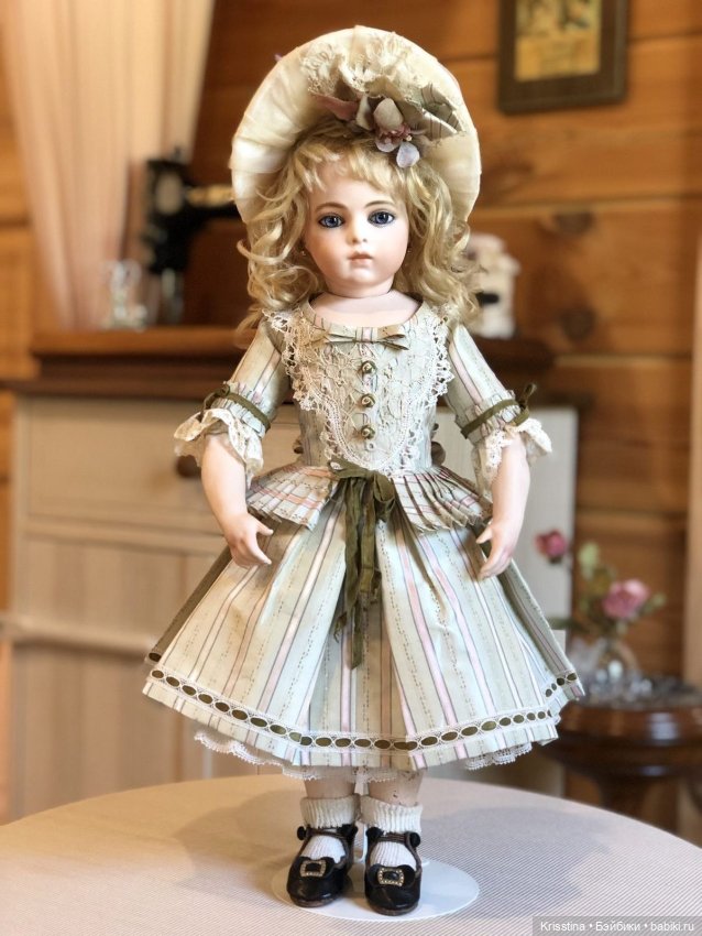 Наряды для антикварных кукол