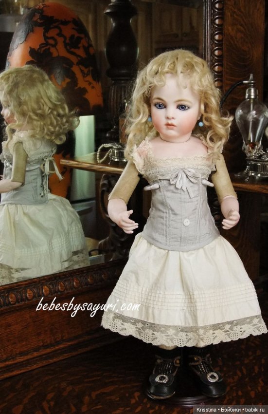 Нижнее бельё и обувь для антикварных кукол