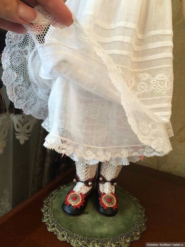 Нижнее бельё и обувь для антикварных кукол