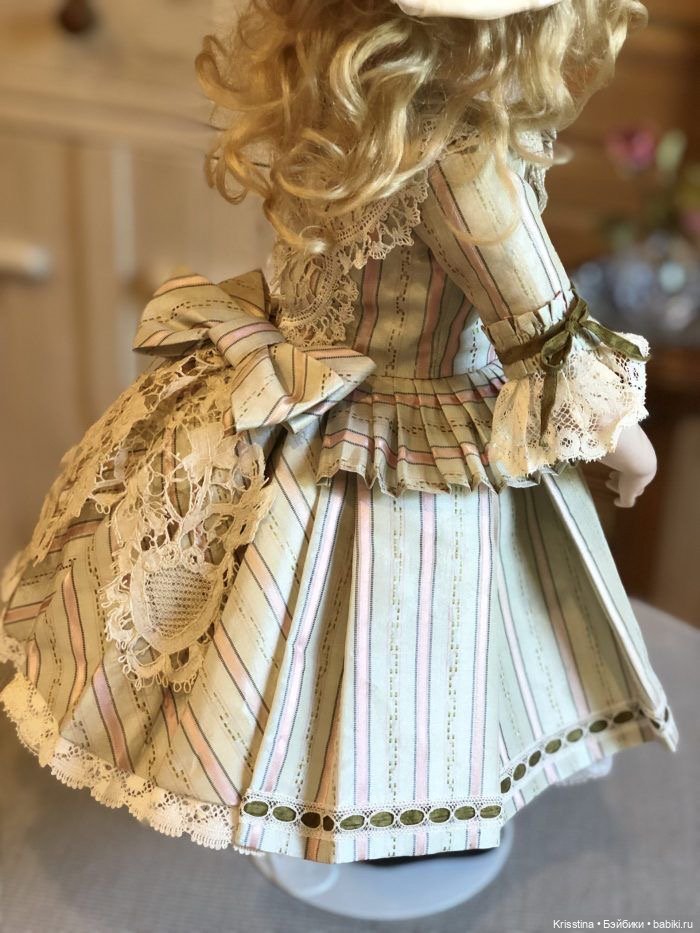 Наряды для антикварных кукол