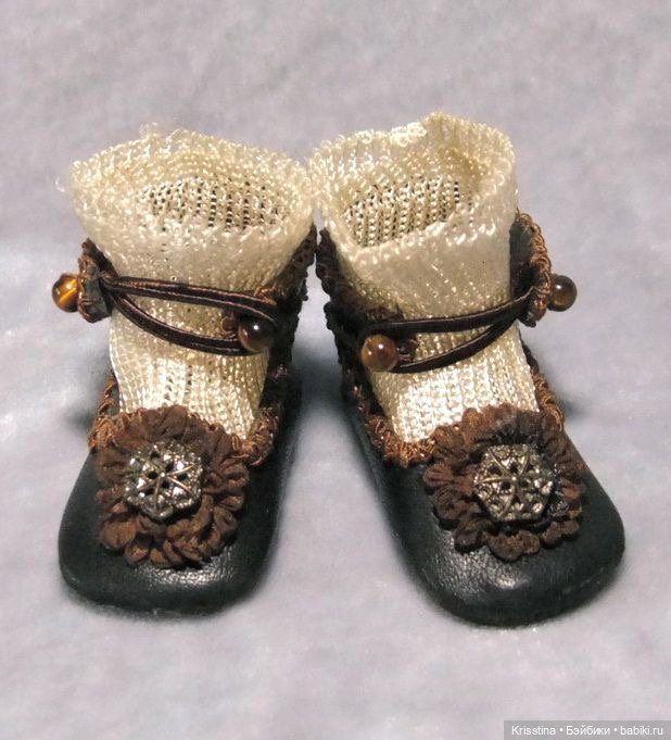 Нижнее бельё и обувь для антикварных кукол