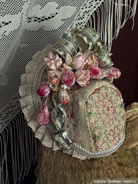 Нижнее бельё и обувь для антикварных кукол