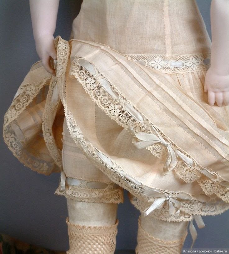 Нижнее бельё и обувь для антикварных кукол