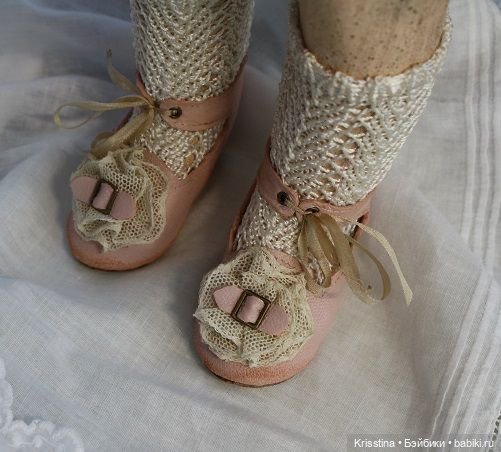 Нижнее бельё и обувь для антикварных кукол