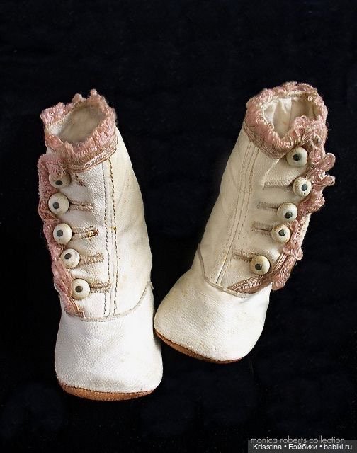 Нижнее бельё и обувь для антикварных кукол