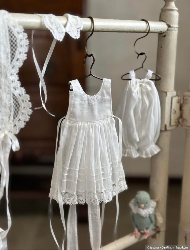 Нижнее бельё и обувь для антикварных кукол